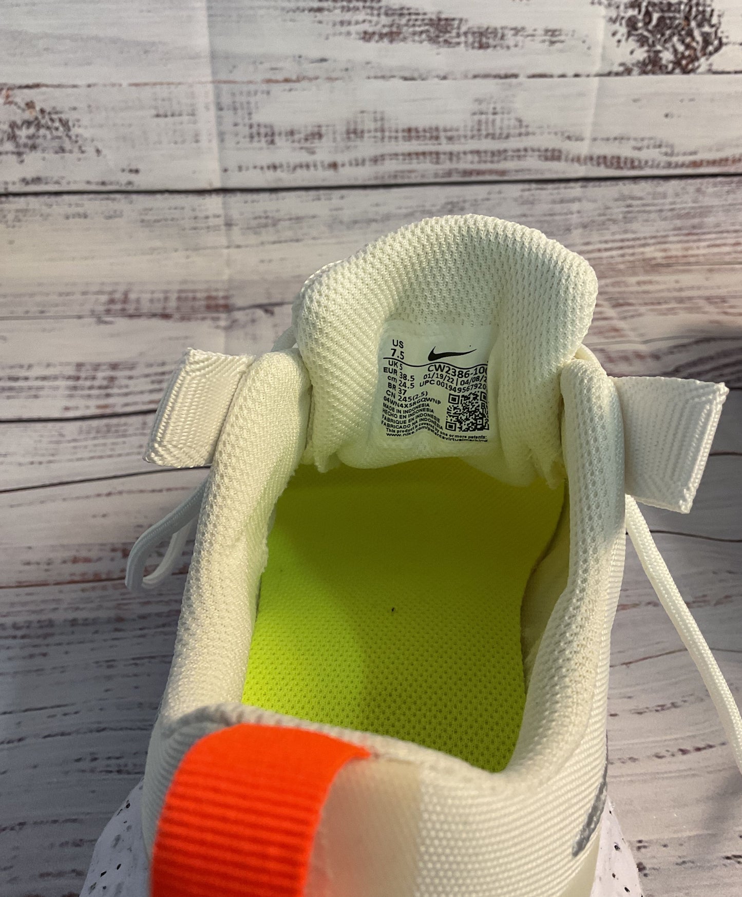 NWOB Women's Nike Crater Impact White Sneaker Size 7.5