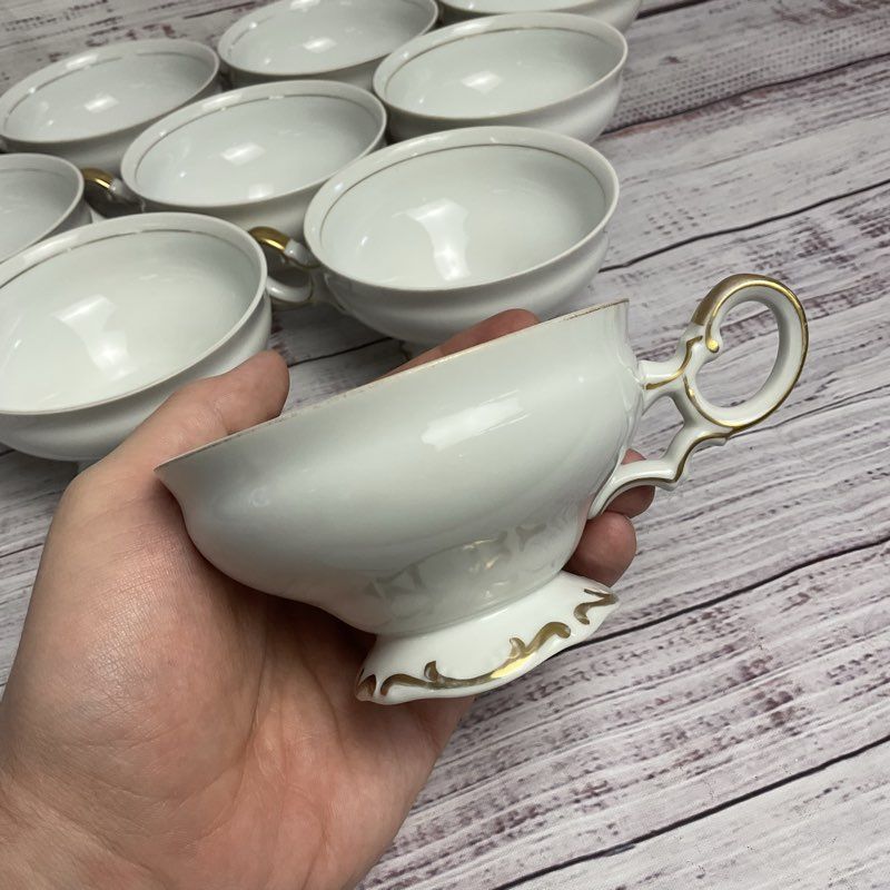VTG. Mikasa Venice 9266 White & Gold Trim Porcelain Tea Cup Set 8 Pc.
