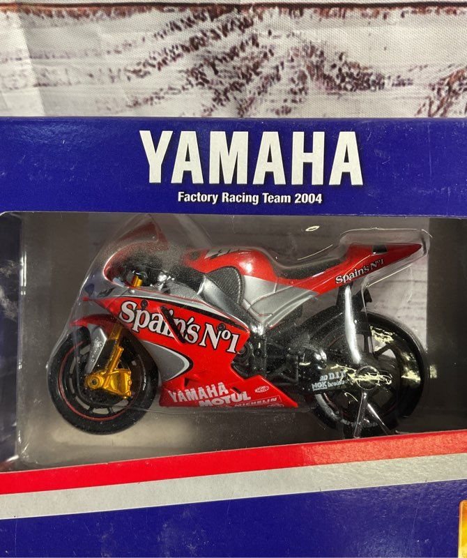 2004 Maisto Moto Gp 1:18 #7 Carlos Checa Spains No.1 Yamaha Yzr M1 New