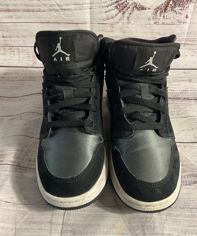 Nike Air Jordan 1 Mid Youth Black/White BQ6931-012 Size 6.5Y