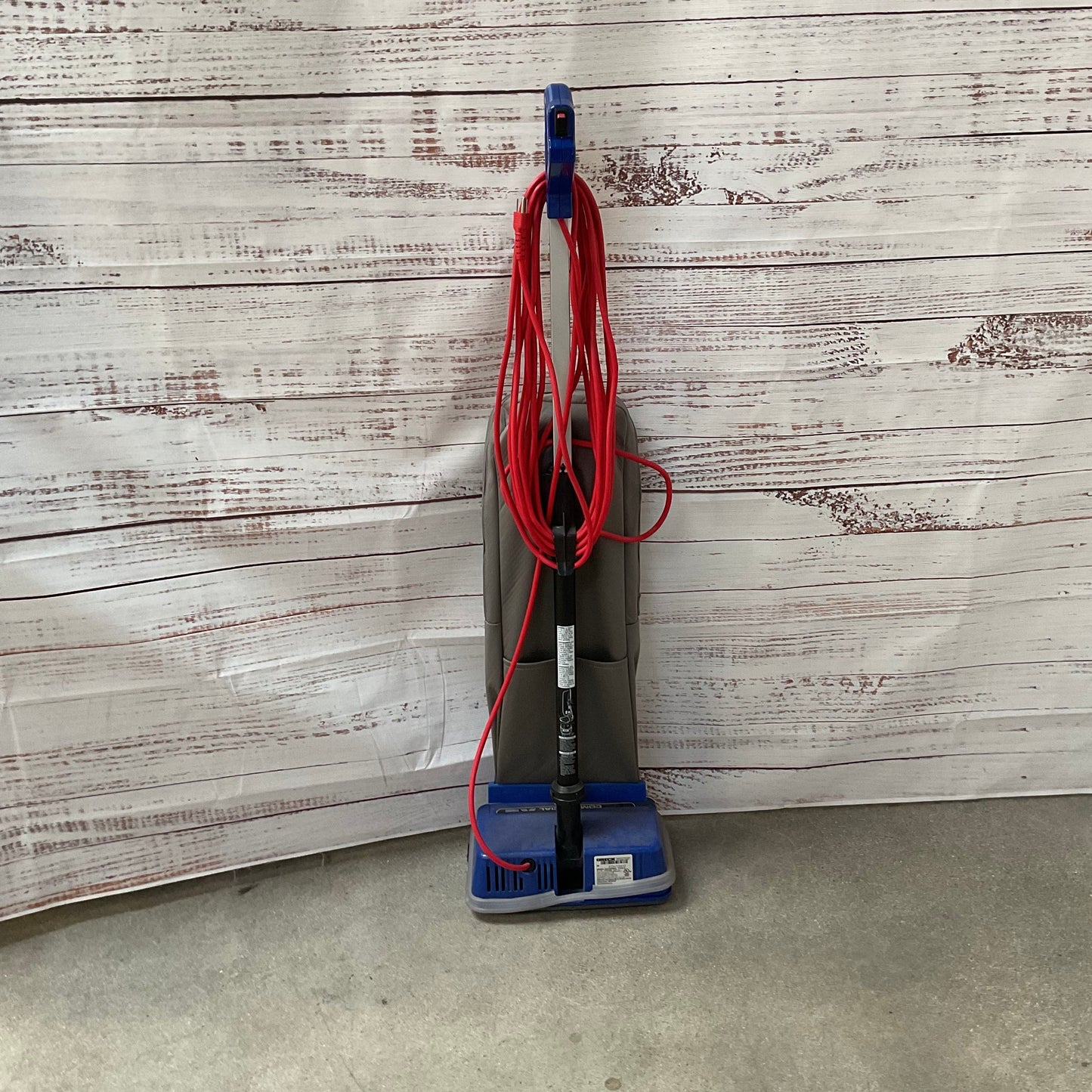 Oreck XL2100RHS Commercial Upright Bagged Vacuum Cleaner Works