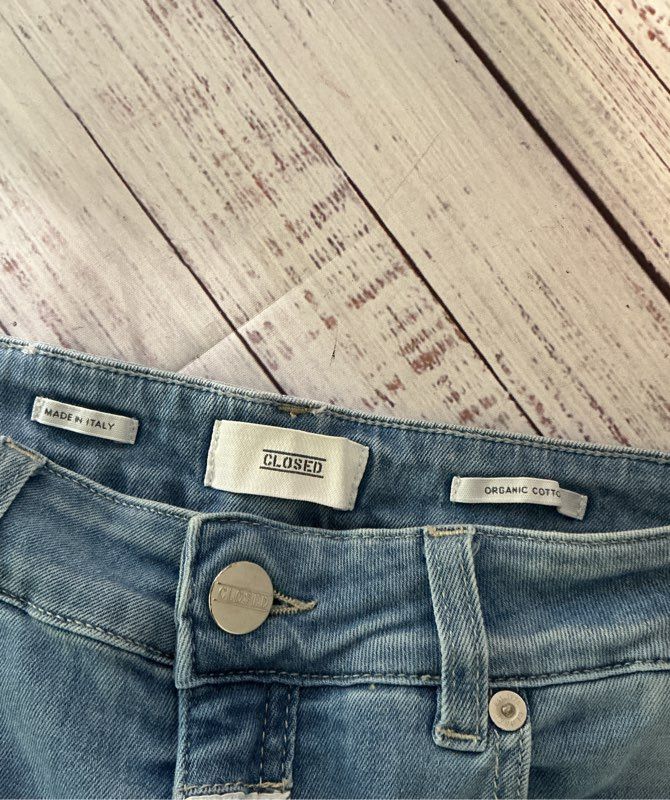 Women's Closed Made in Italy Glow Up Light Blue Flared Jeans Size 28 Retail $355