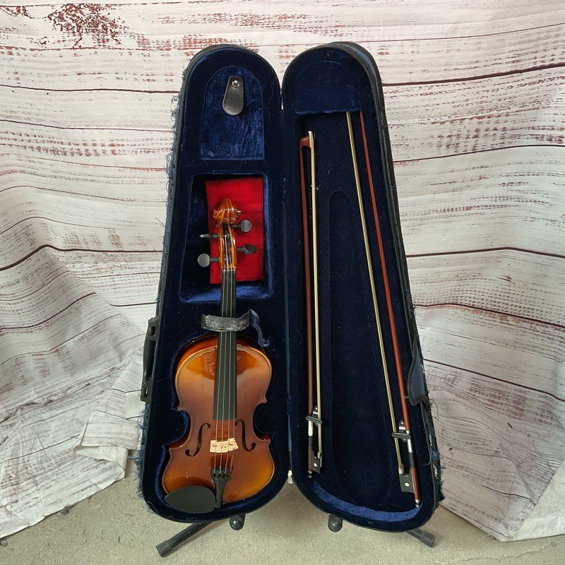 De Villlier VN343 Violin w/ 2 Bows & Accessories in Damaged Blue Case