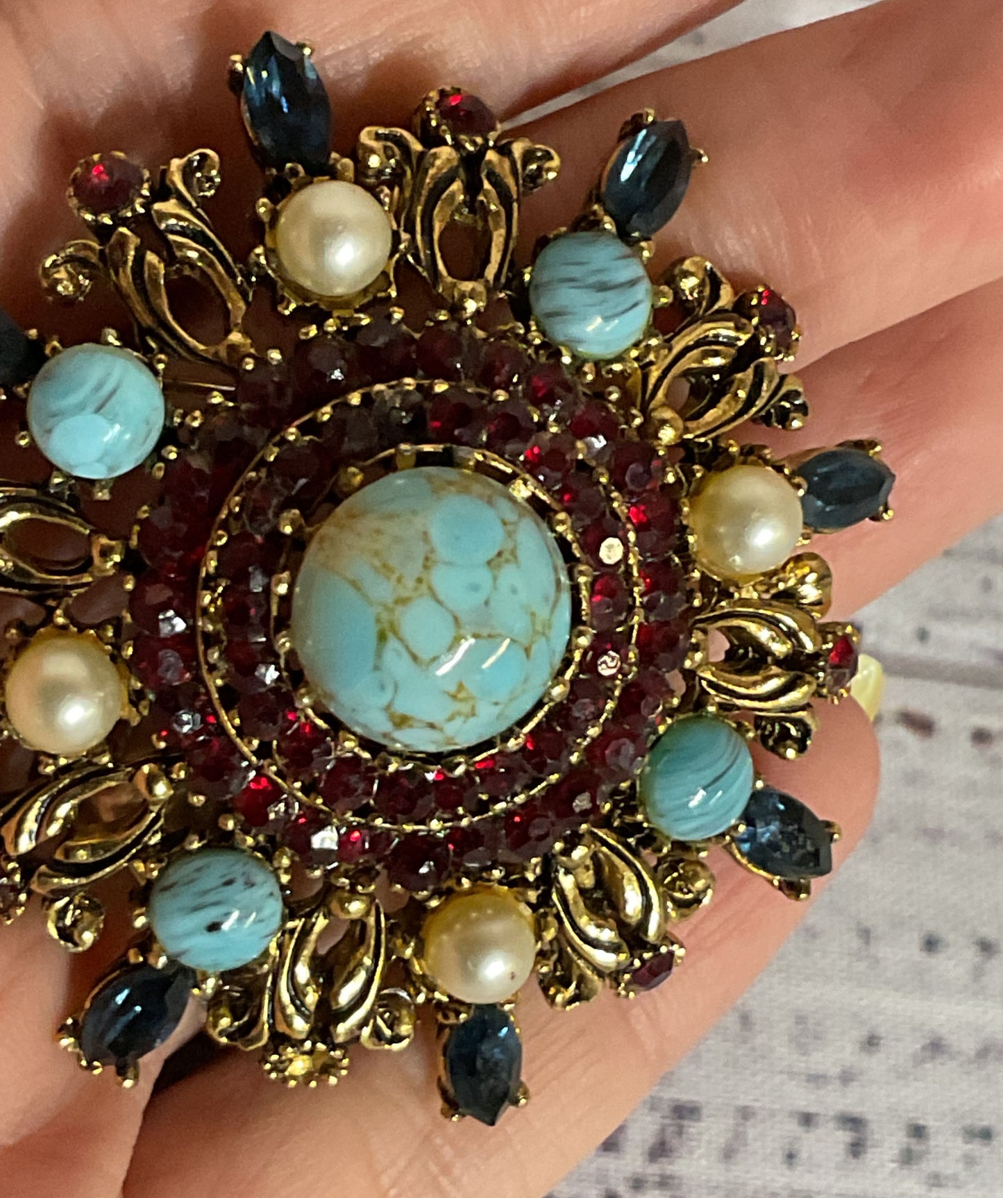 Karu gold tone Vintage Brooch