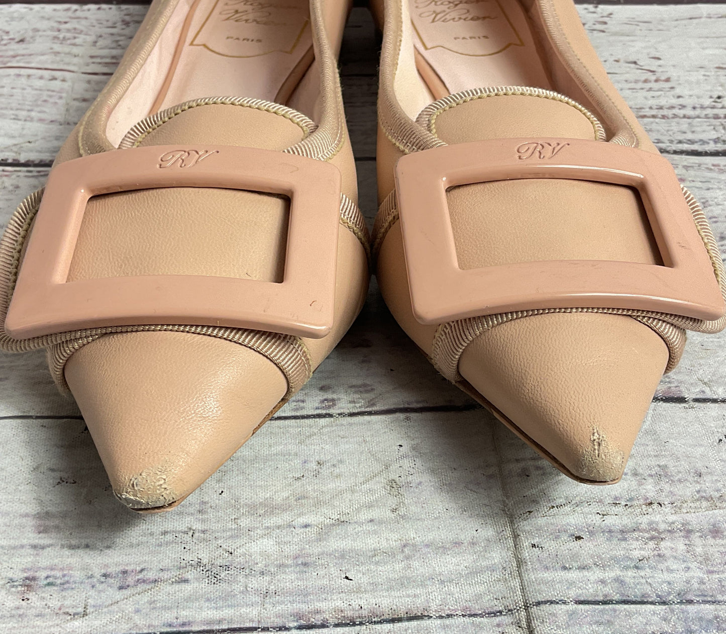 Roger Vivier Gommettine Leather Buckle Ballerina Flats Beige 35.5