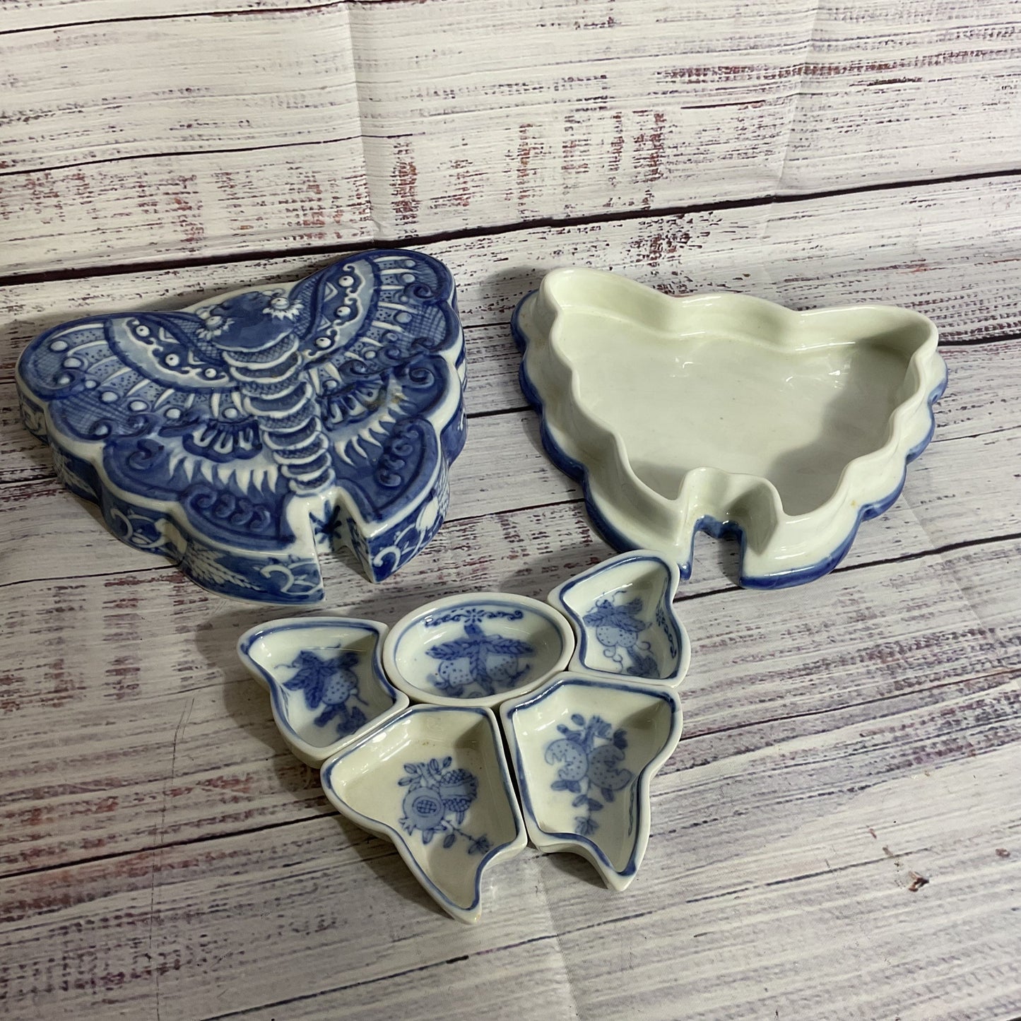 VTG./ANTIQUE Asian Blue & White Moth Shaped Removable Compartments Serving Dish