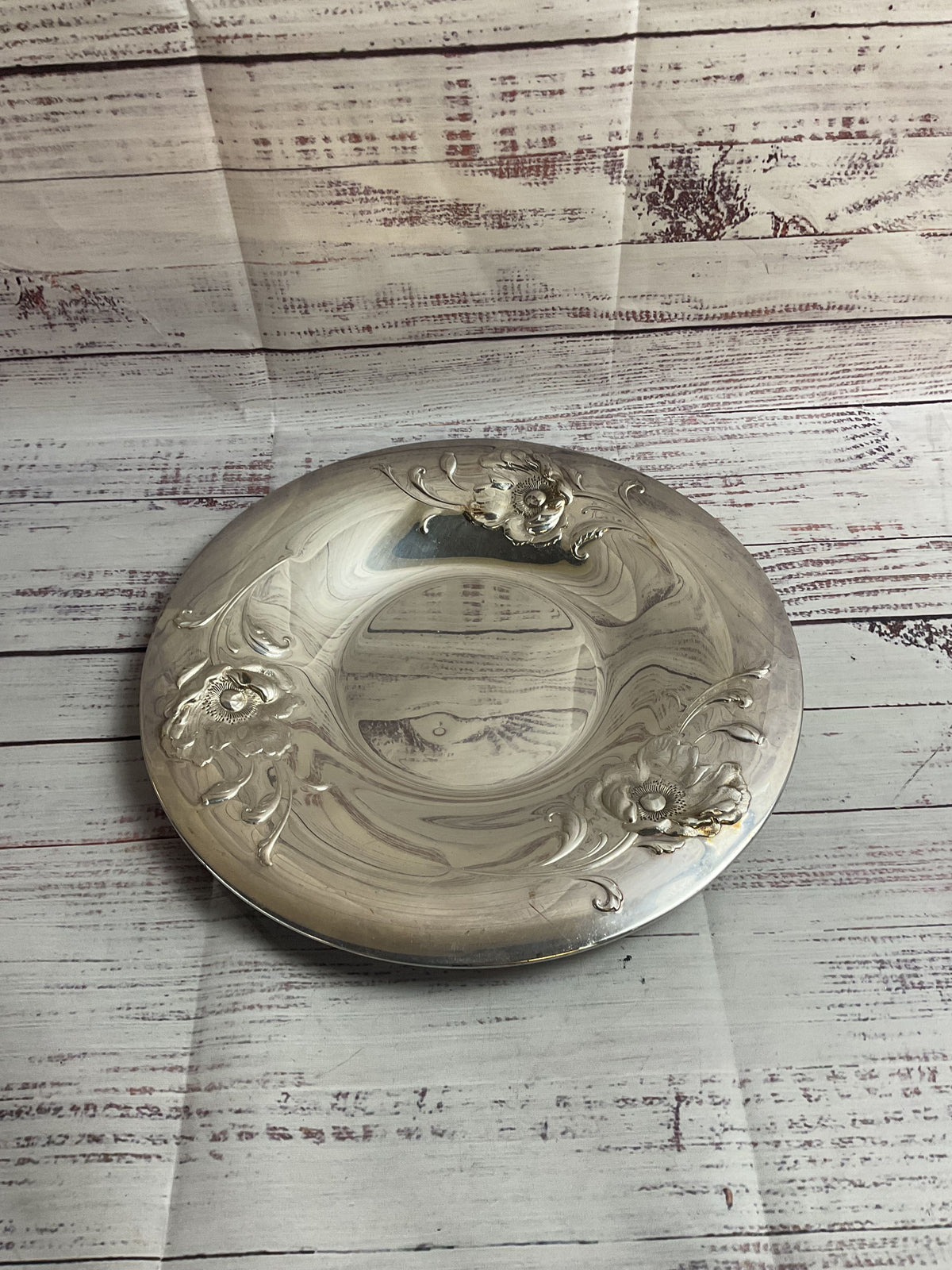 VTG. ONEIDA Community LTD "Gala" Repousséd Floral 12" Plate