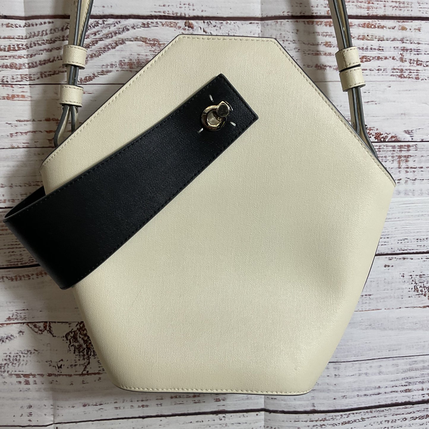 NWD DANSE LENTE Johnny Women's Cream Bucket Crossbody Bag