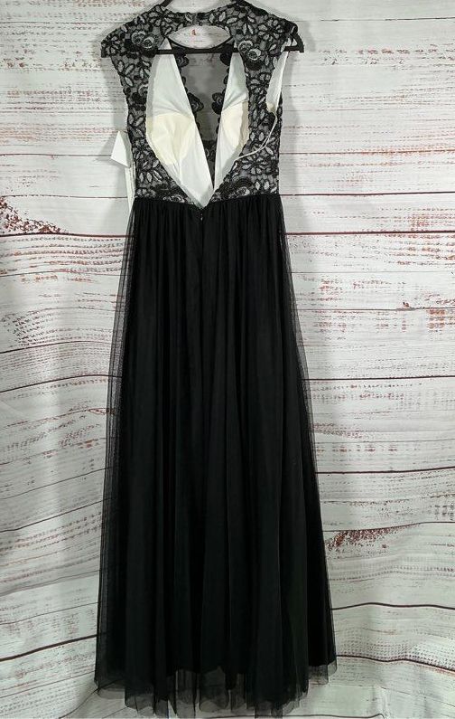 NWT Aidan Mattox Black Cap Sleeve with Tulle Bottom Gown Size 0 Retail $350