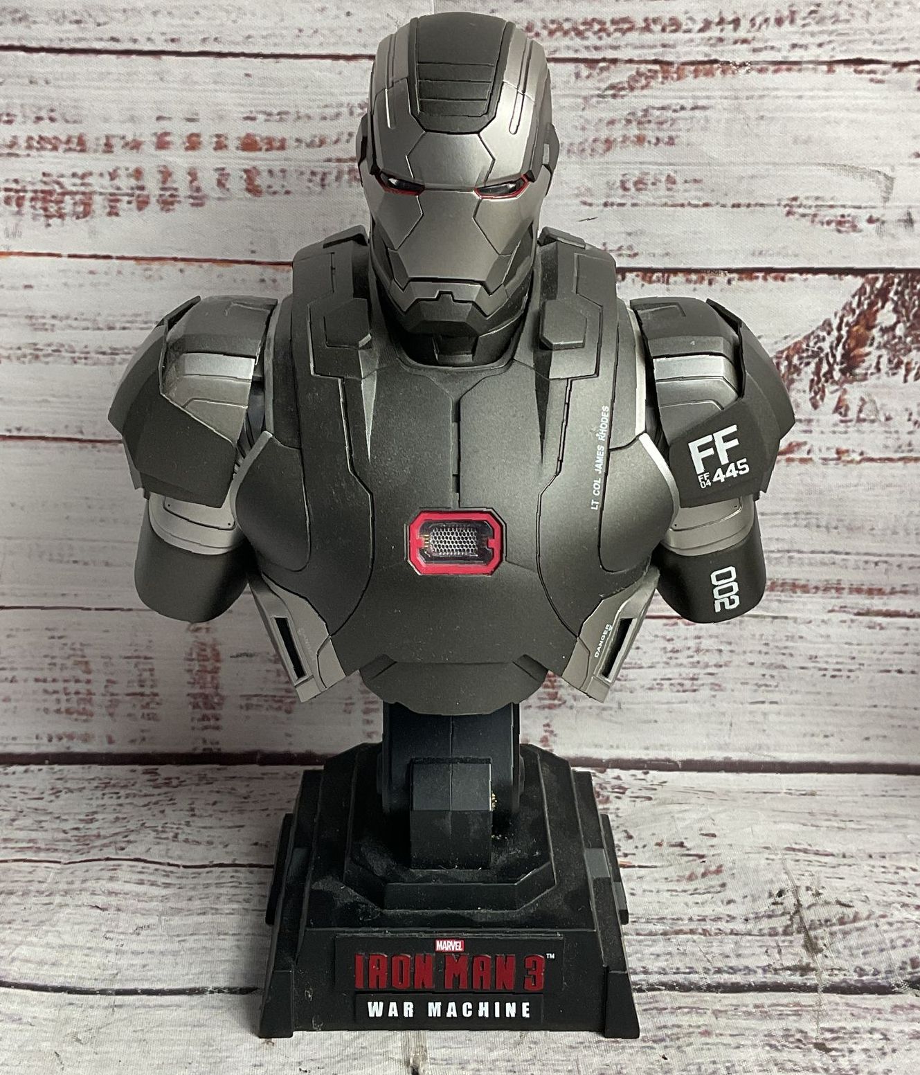 Hot Toys Iron Man 3 War Machine 1/4 Scale Bust Figurine