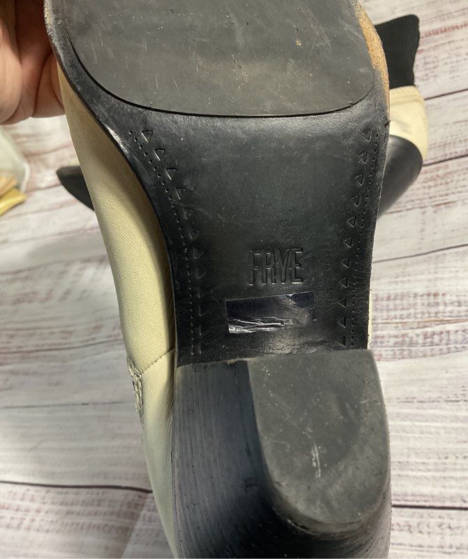 FRYE LILA Sock Short Ankle Boots Women's Size 8.5 Pull On Pointed Toe Off White