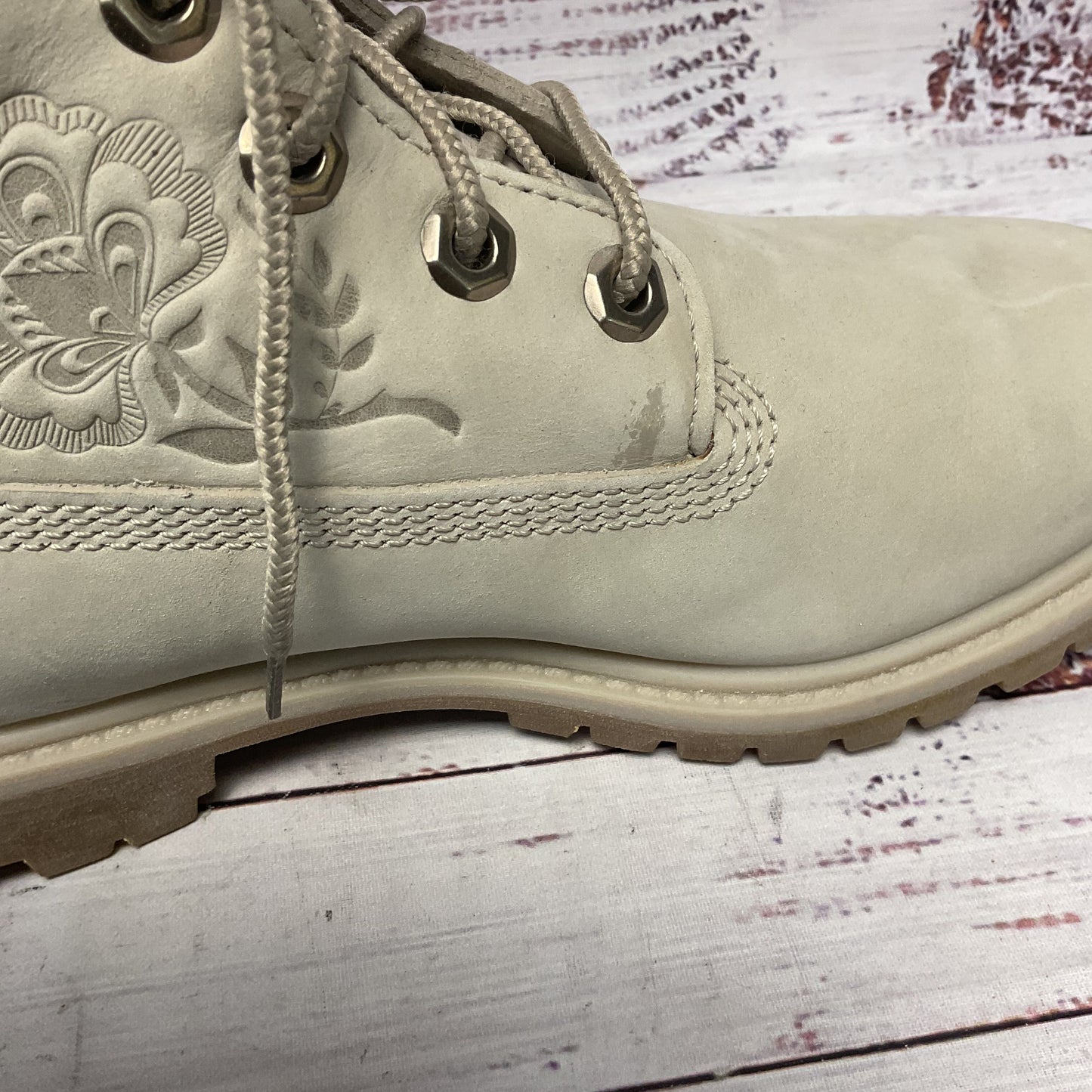 Timberland White Work Boot Embossed Flower Design Women Size 7.5