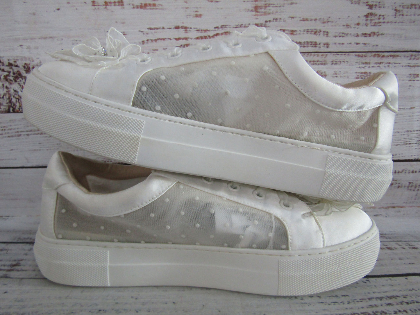 Betsey Johnson Pryce Women's White Floral Sneakers Size 9.5