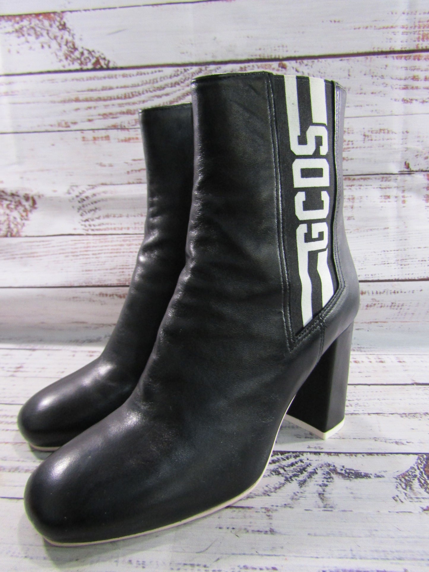 GCDS Women's Black Leather Chelsea Boots Size 8 Made in Italy
