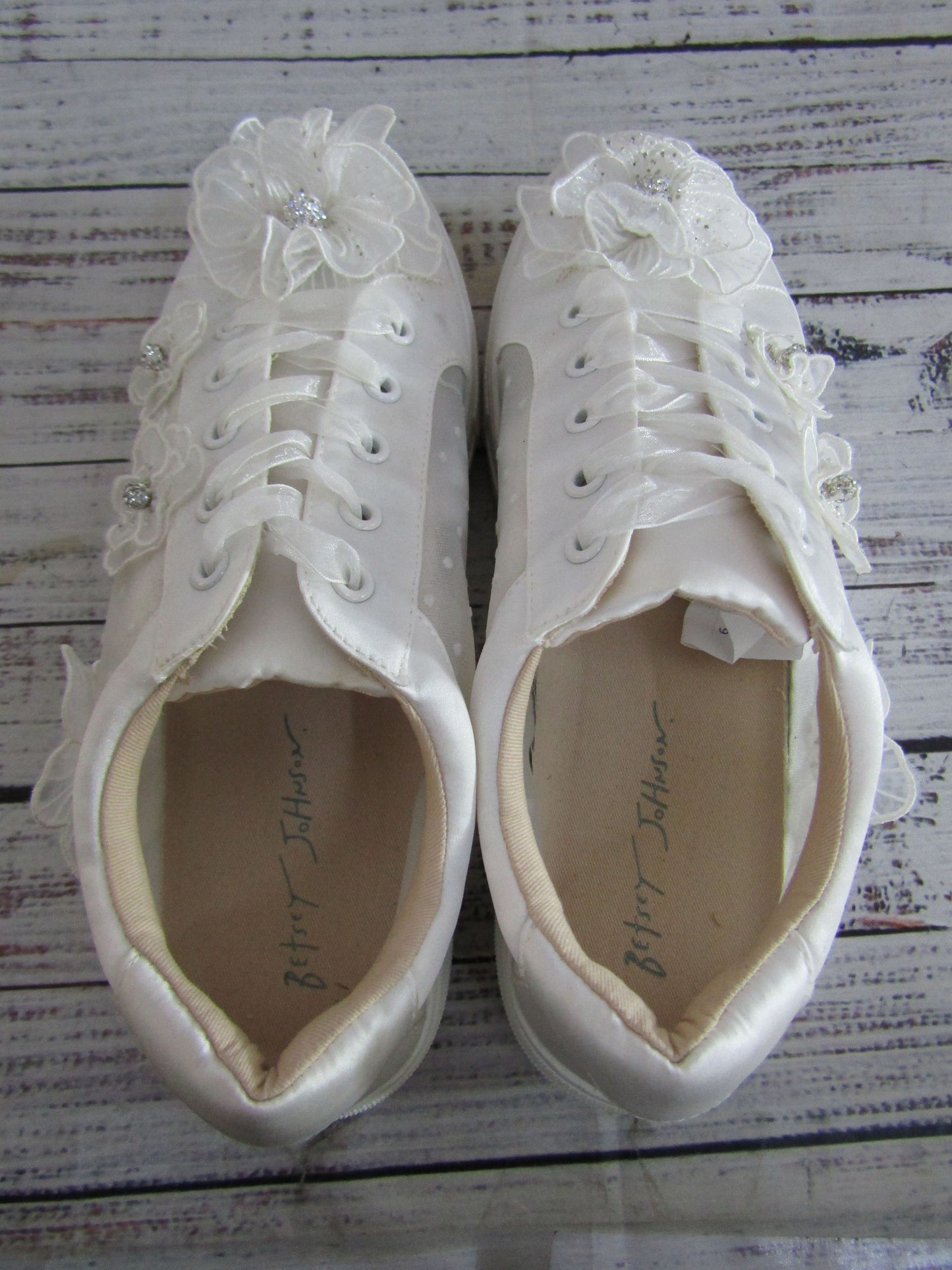Betsey Johnson Pryce Women's White Floral Sneakers Size 9.5