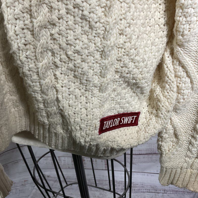 Taylor Swift Red Taylor's Version Embroidered Star Chunky Knit Cardigan sz XL/2X