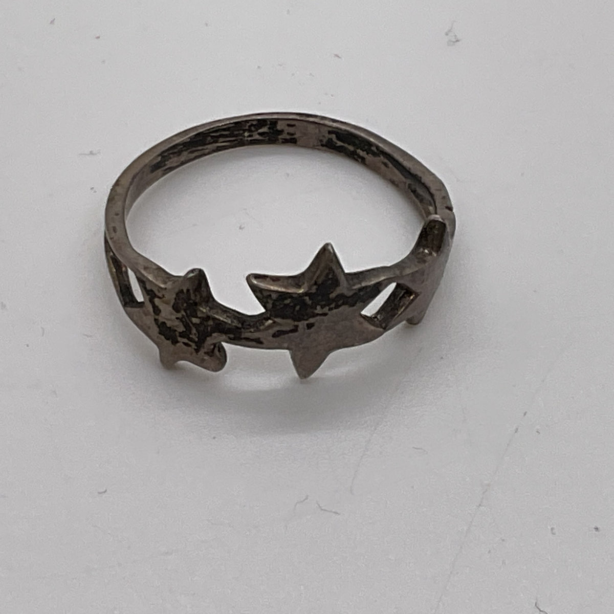 VTG. Sterling Silver 3 Star Detail SZ 8 Ring- 2.46g