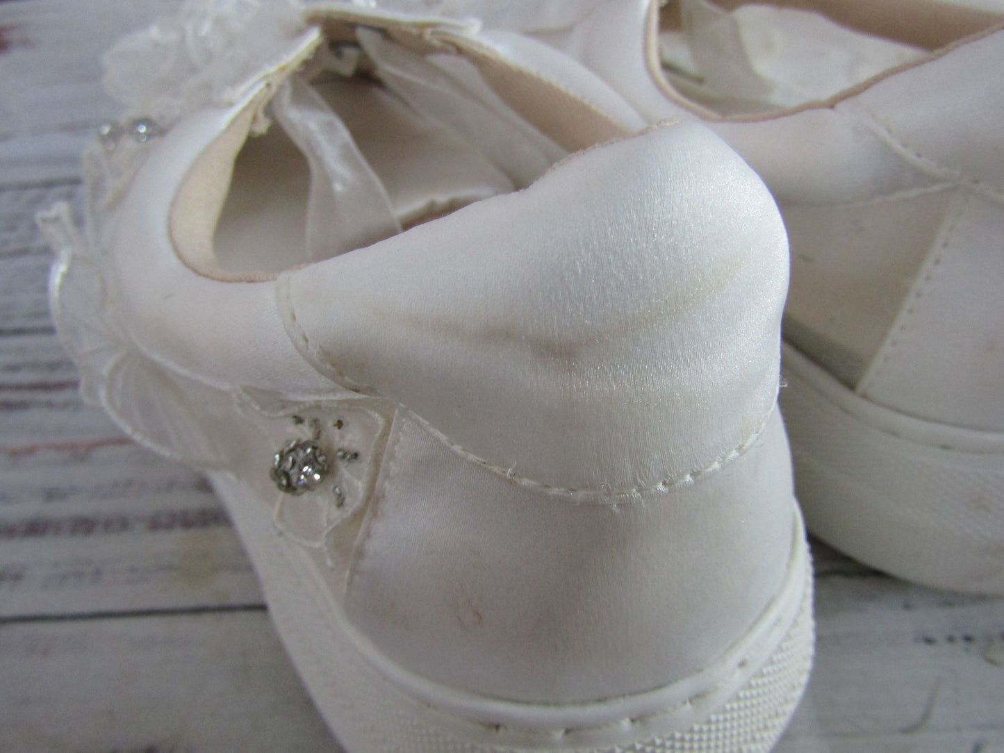 Betsey Johnson Pryce Women's White Floral Sneakers Size 9.5