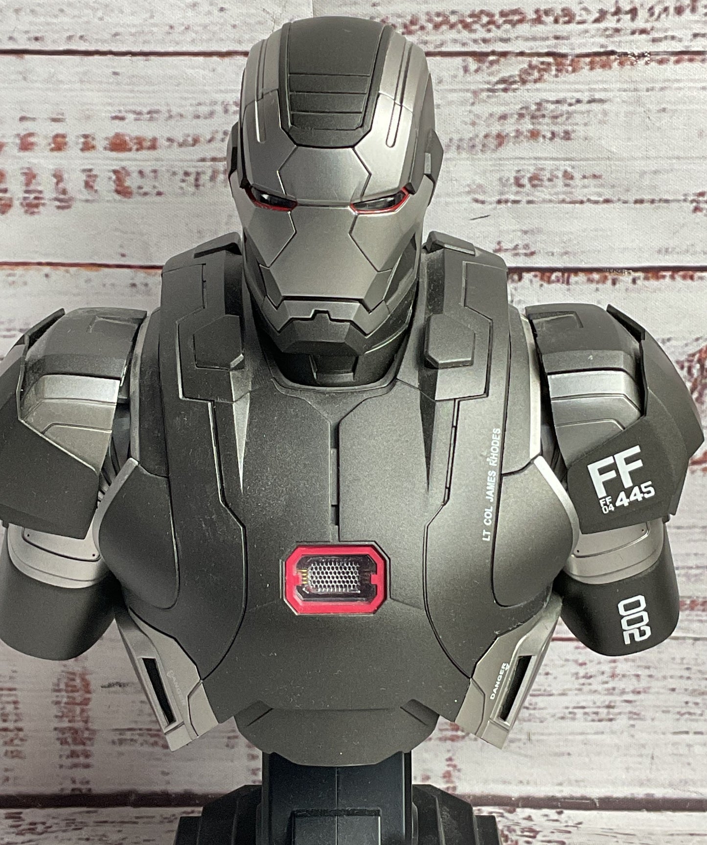 Hot Toys Iron Man 3 War Machine 1/4 Scale Bust Figurine