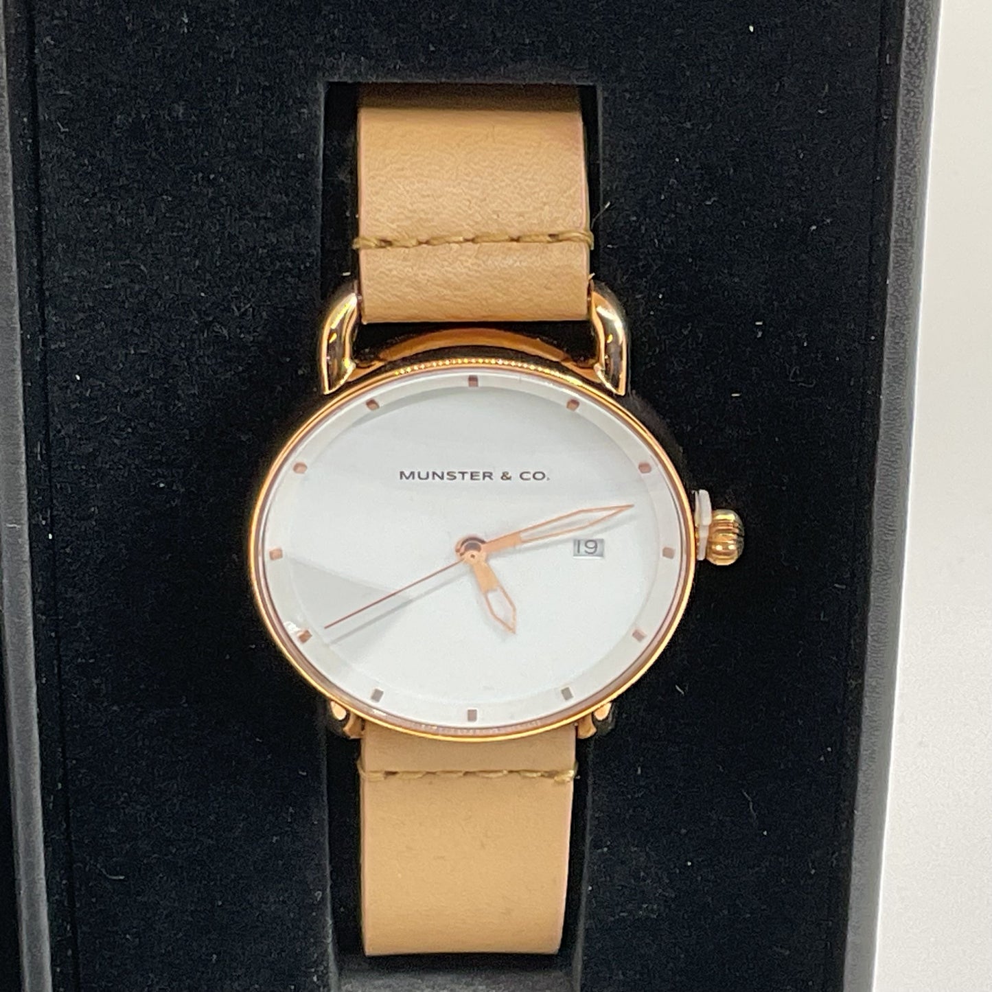 NEW MUNSTER & CO. Men's White Dial Tan Leather Band Watch (NEEDS BATTERY)