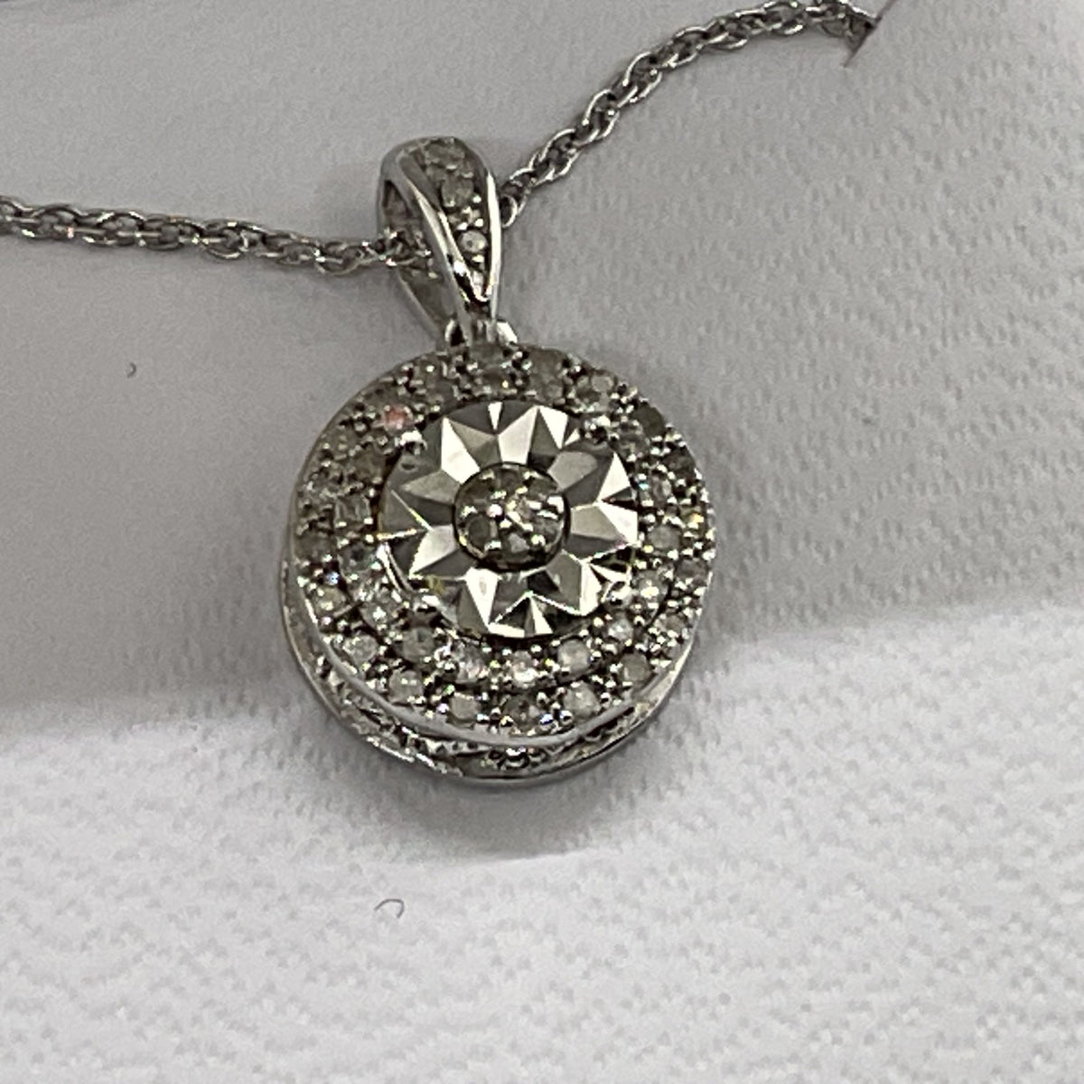 NEW Sterling Silver 1/10CT TW Diamond Pendant 18" Chain Necklace- 2.60g
