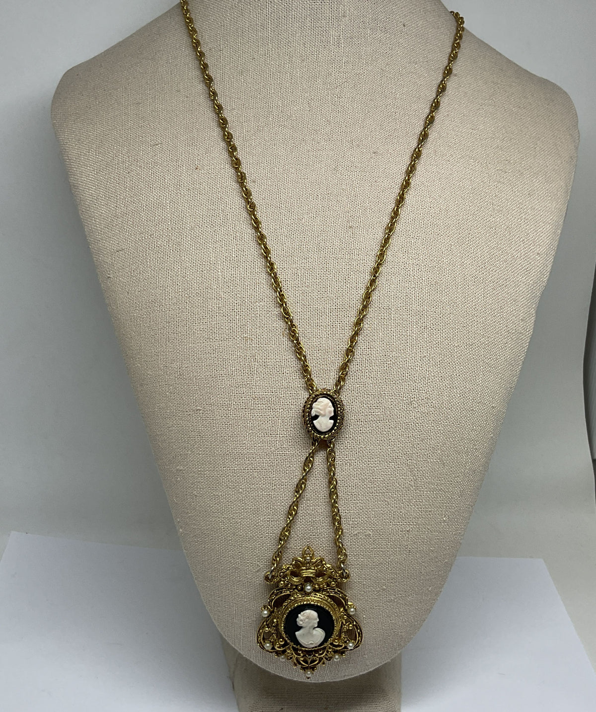 Unbranded Gold Tone Vintage Necklace Cameo Pendant