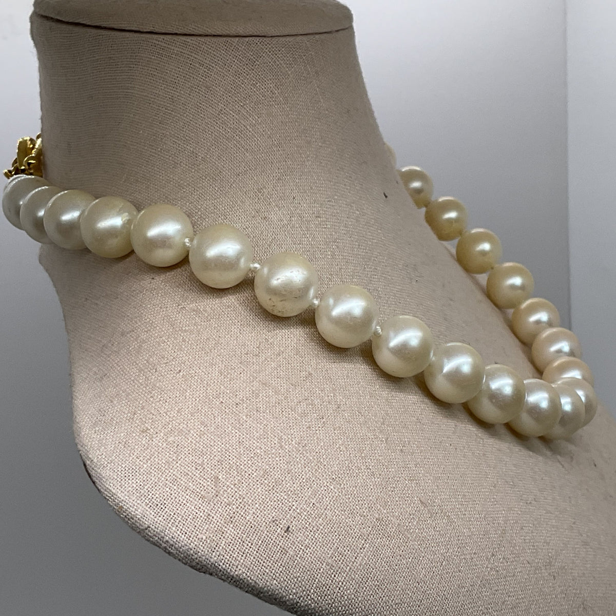 VTG. CAROLEE Faux Pearl Necklace- 17"