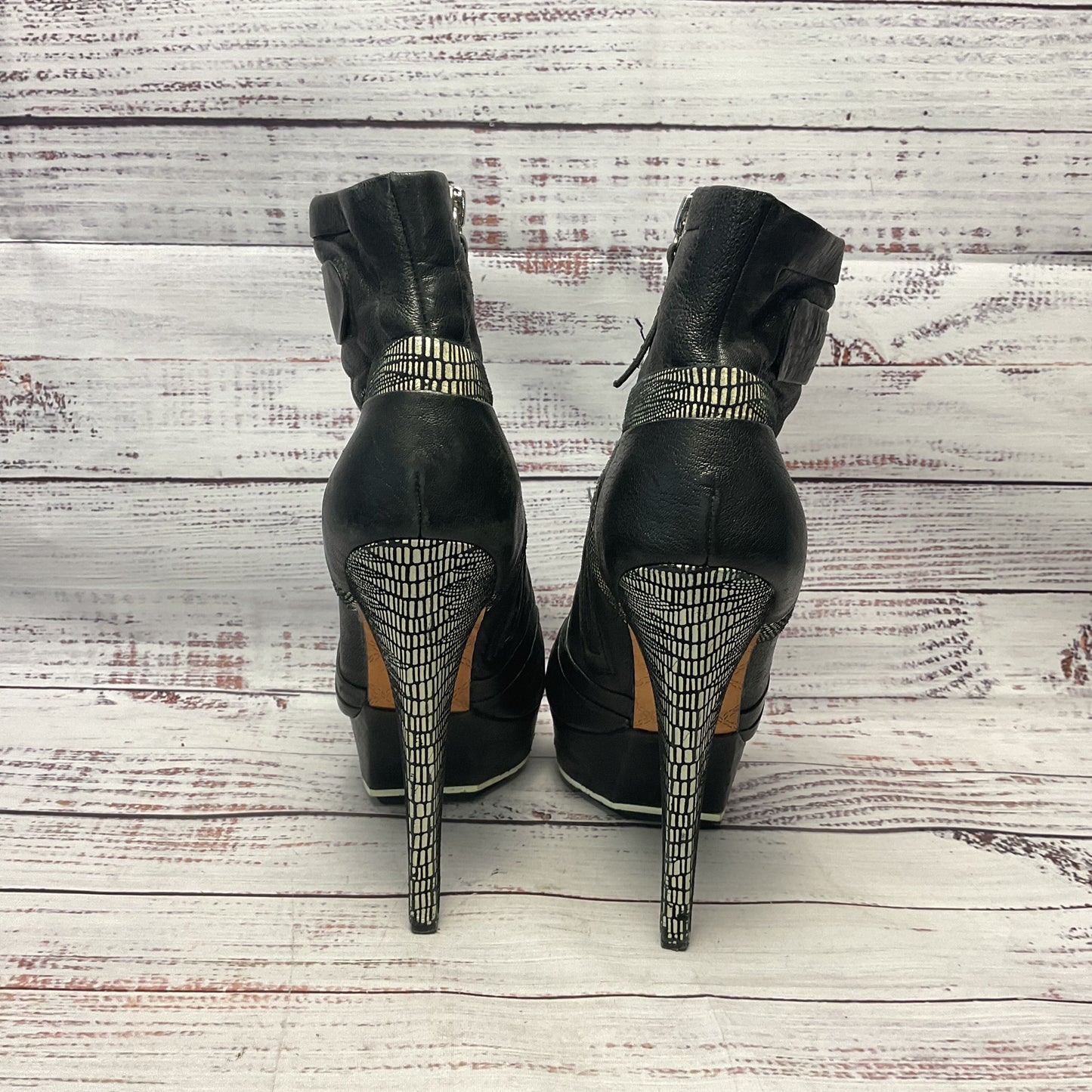 L.A.M.B. Gwen Stephanie Dorene Black Bootie Heel Women Size 5.5