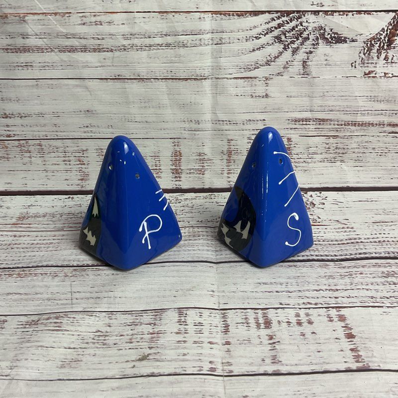 VTG. 1996 Handmade Blue Triangle Cat Salt & Pepper Shakers Signed Studio Pottery