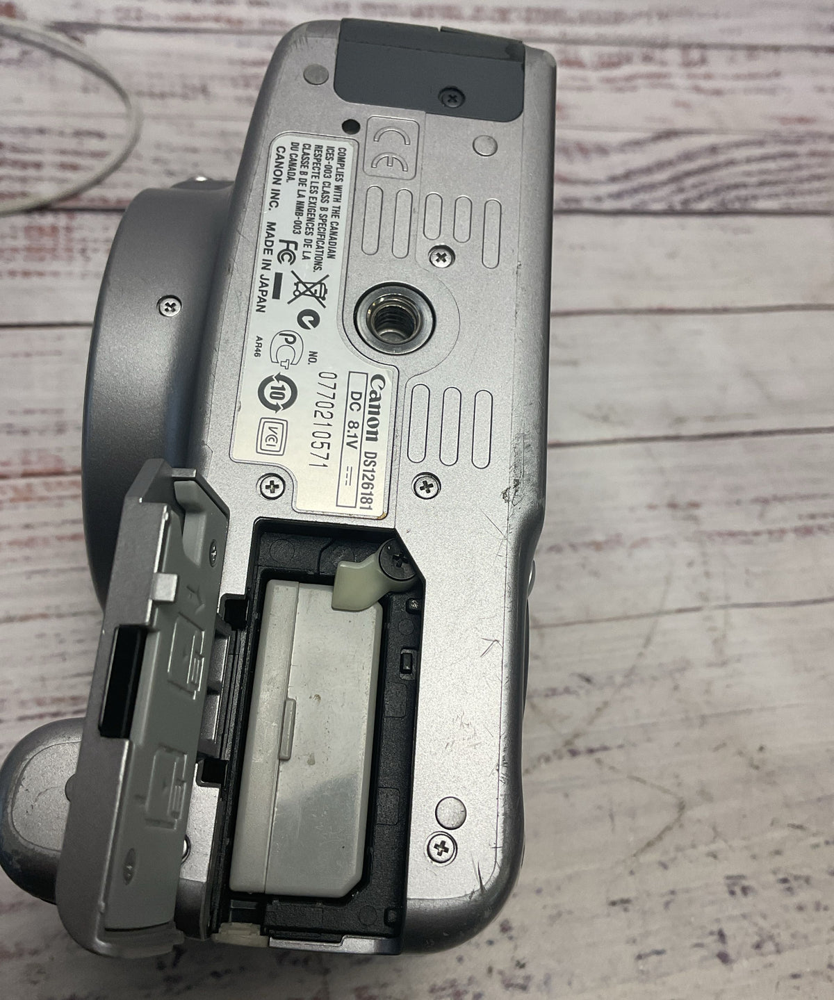 Canon EOS Rebel XSi 12.2mpl Silver Digital SLR Camera Turns On