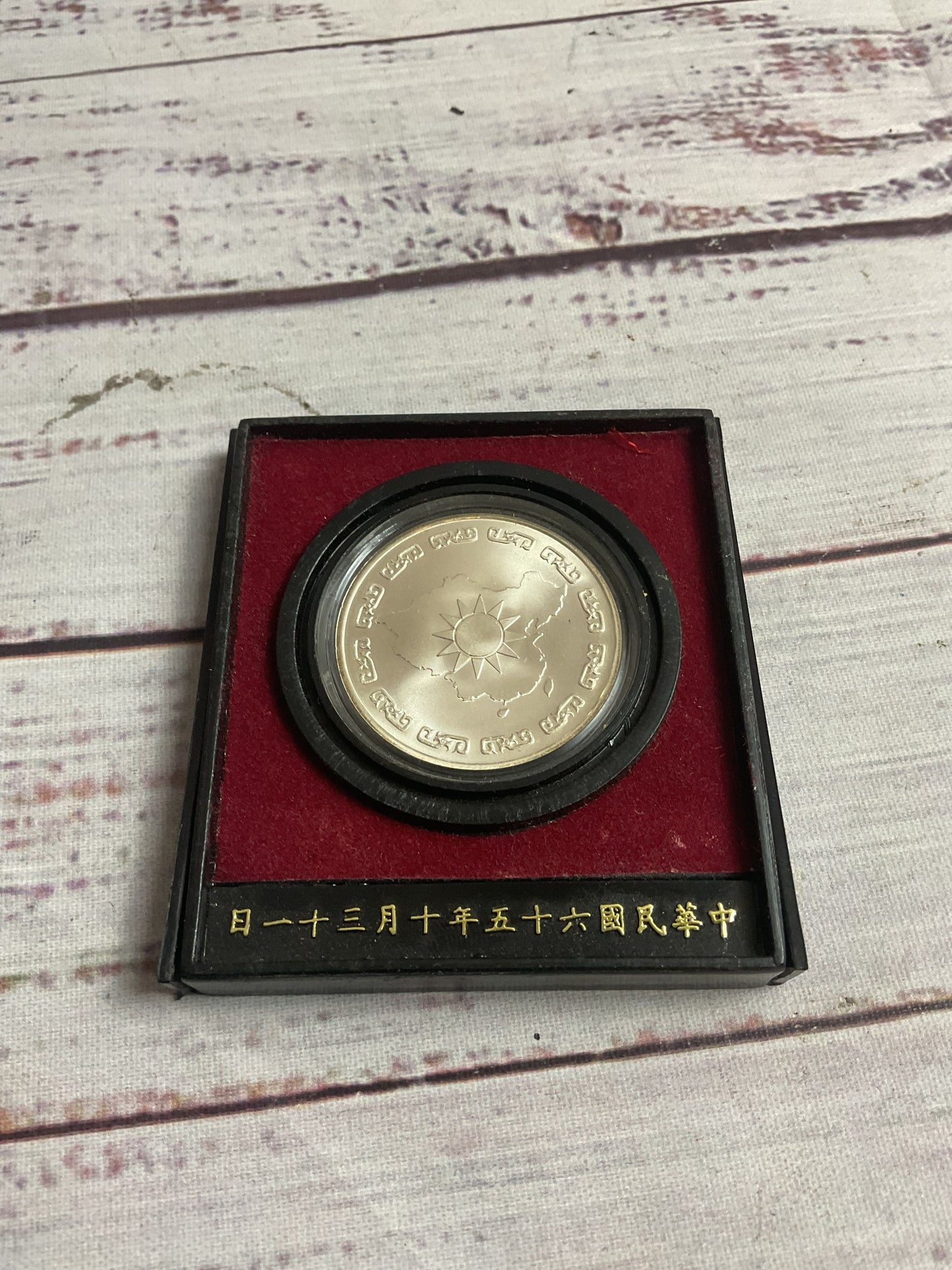1976 Taiwan .800 Silver Chiang Kai Shek 90th Birthday Commemorative Coin in Case