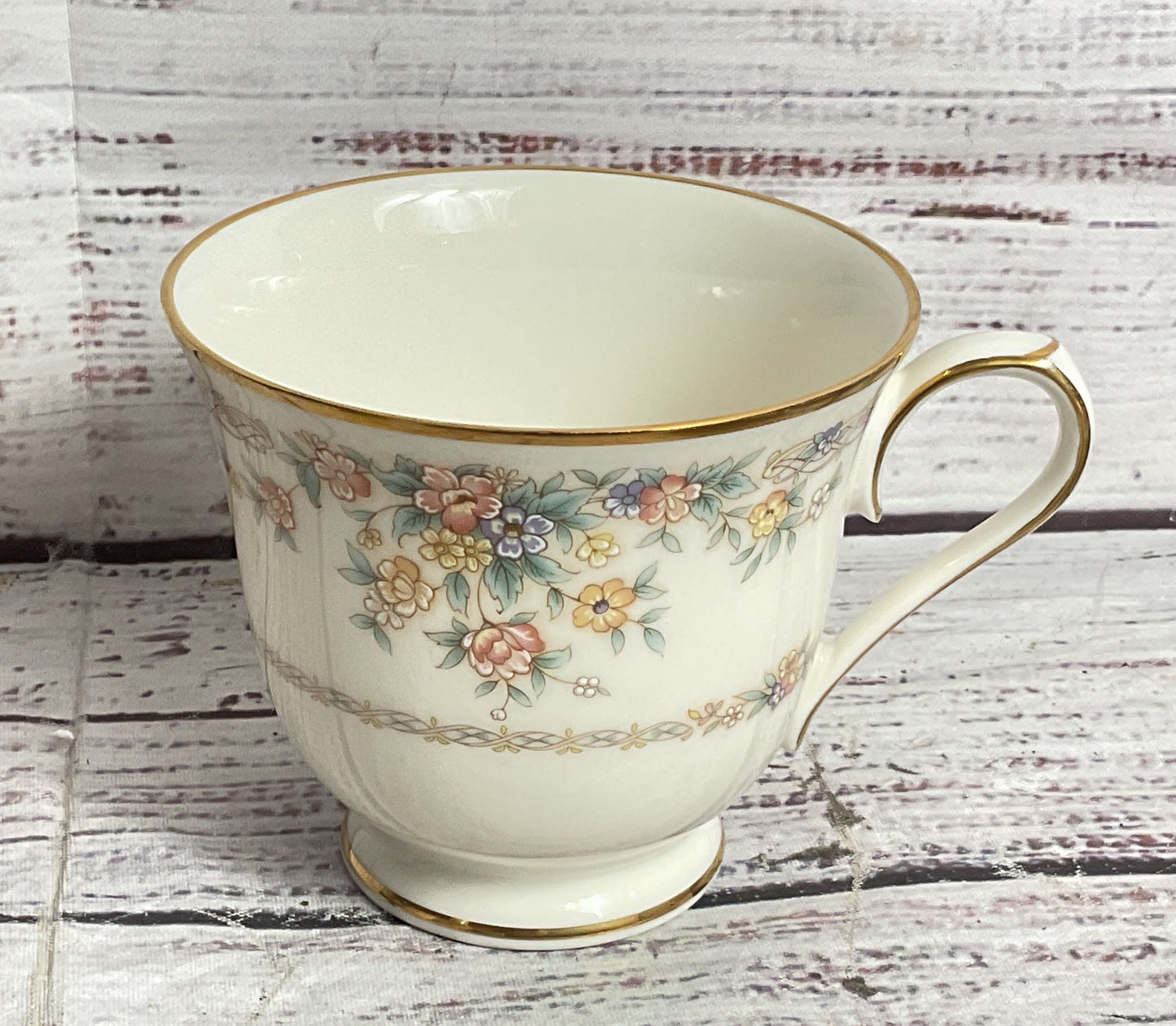 Nortiake Gallery China 7246 Floral Pattern 3" Set of 7 Tea Cups Ivory