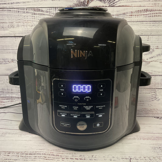 Ninja OP401BRN Foodi 8qt Air Fryer Turns on W/ Accessories