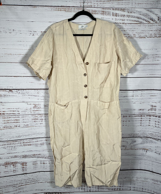 Closed Cream Shorts Romper with Buttons and Large Back Pocket - Size Large