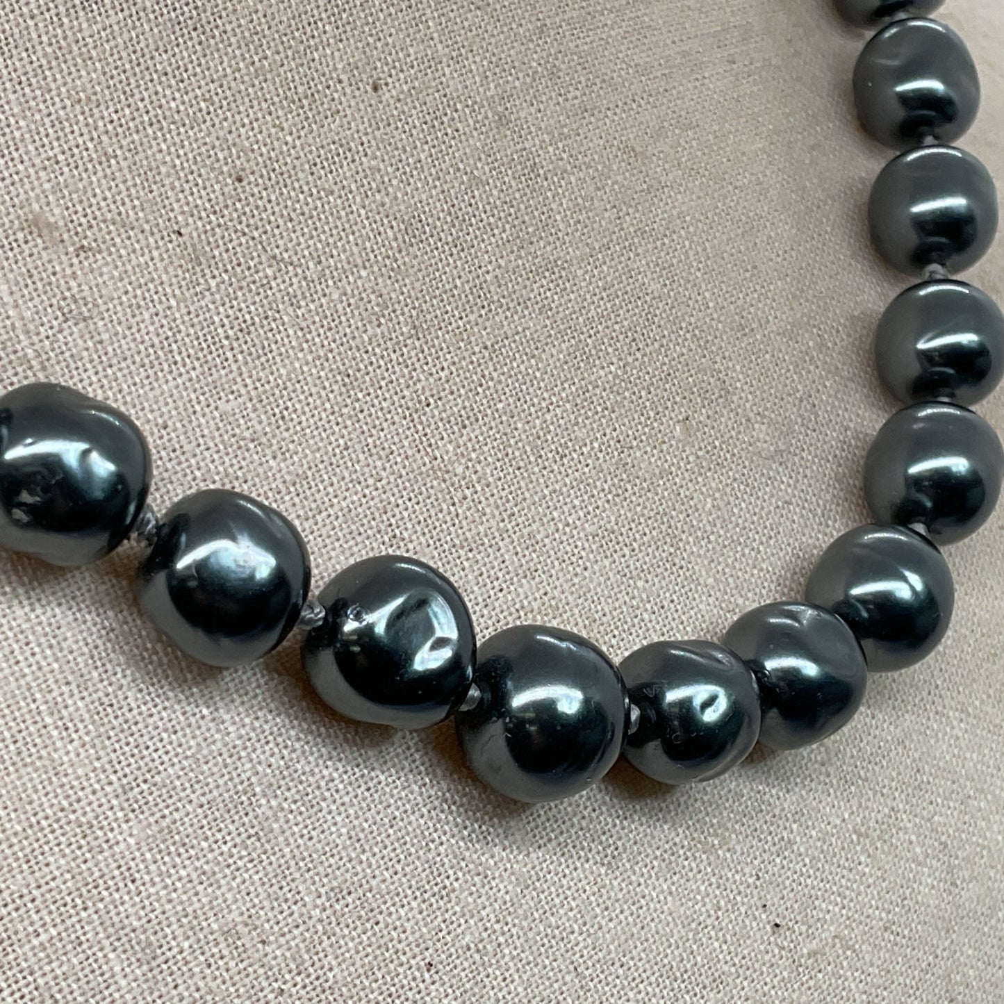 VTG. CAROLEE Sterling Silver Gray Faux Baroque Pearl Beaded Necklace- 17"