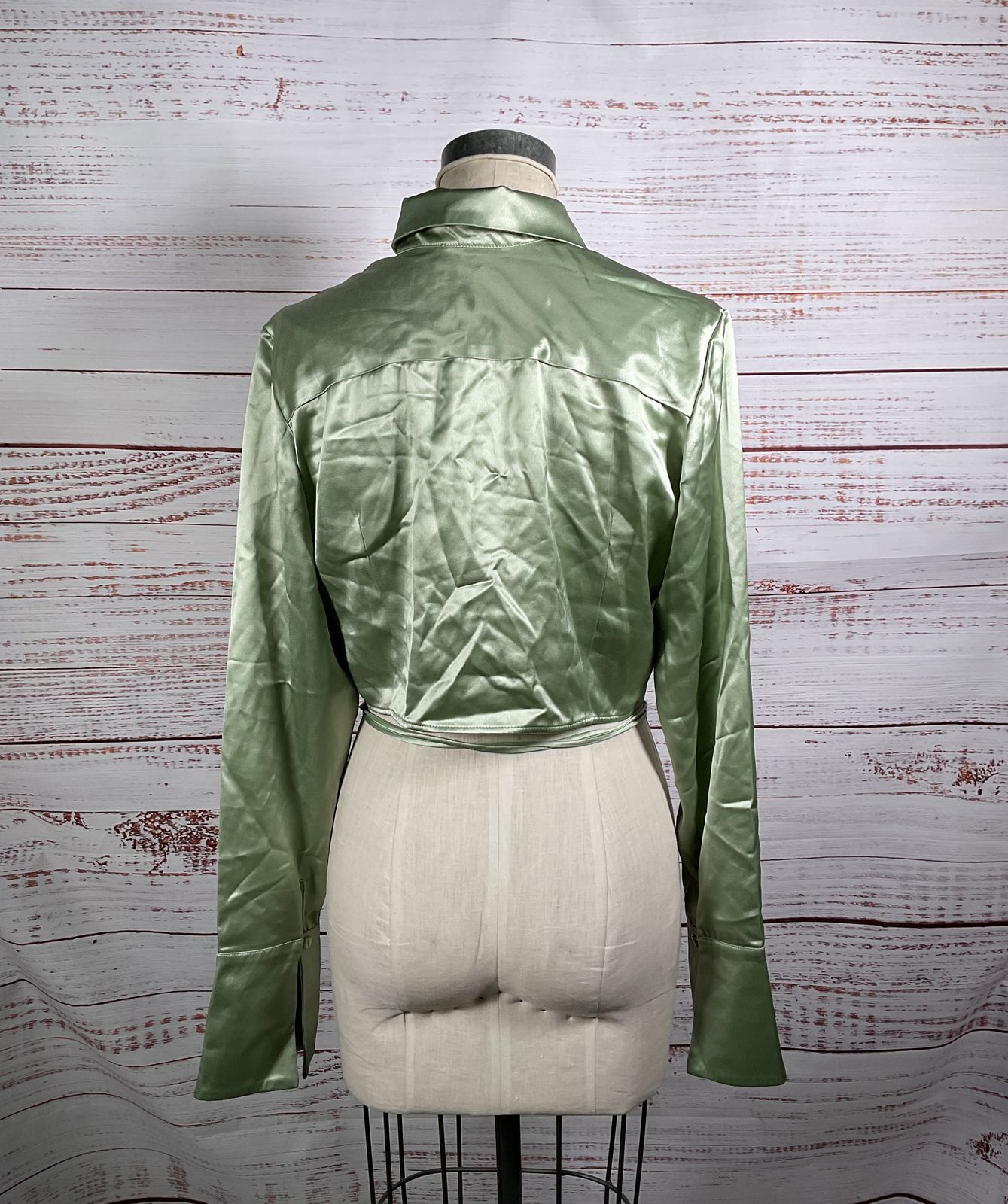 Nonchalant Iris Satin Crop Button Down Top Green XL