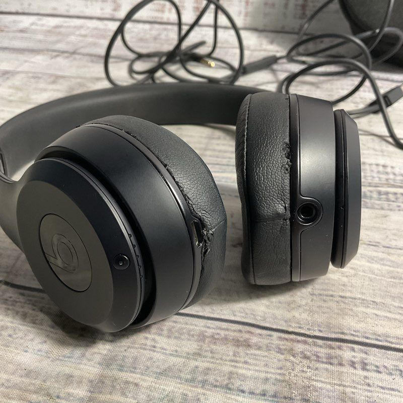 Beats by Dre Solo 3 Wireless & Wired Black On-Ear Headphones w/ Case