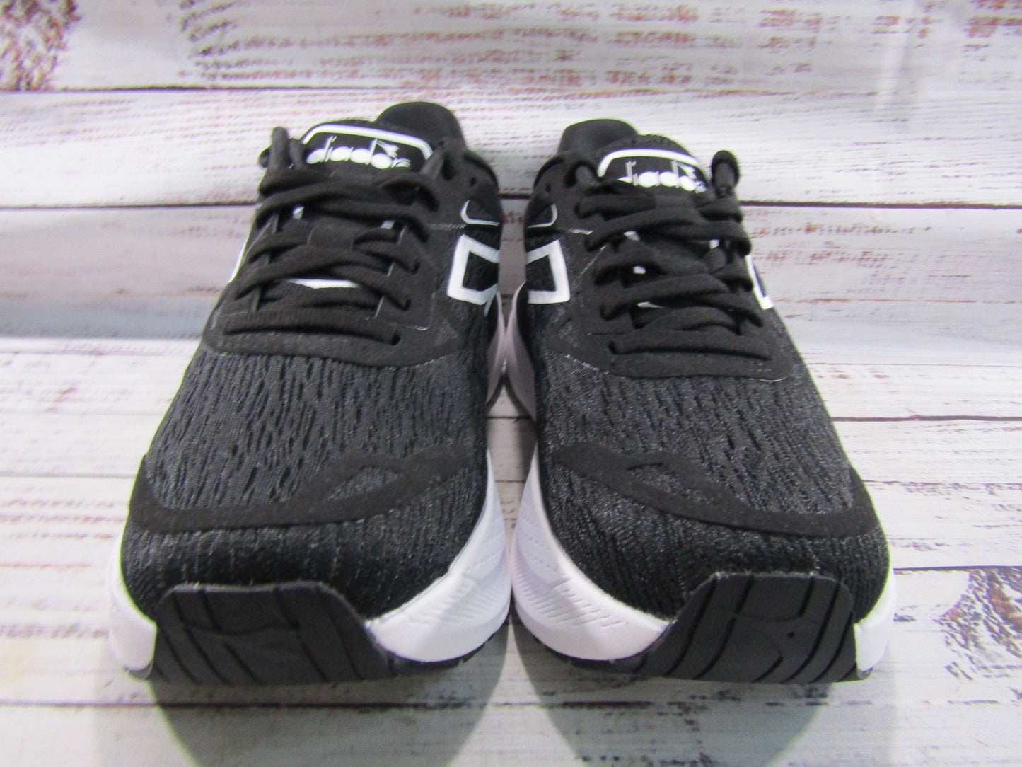 Diadora Nucleo 2 Women's Black & White Sneakers Size 7
