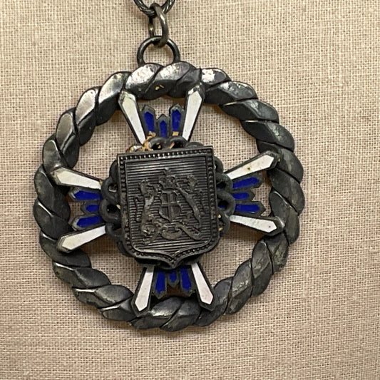 VTG./ANTIQUE Silver Tone & Enamel Lions Crest Pendant Chain Necklace