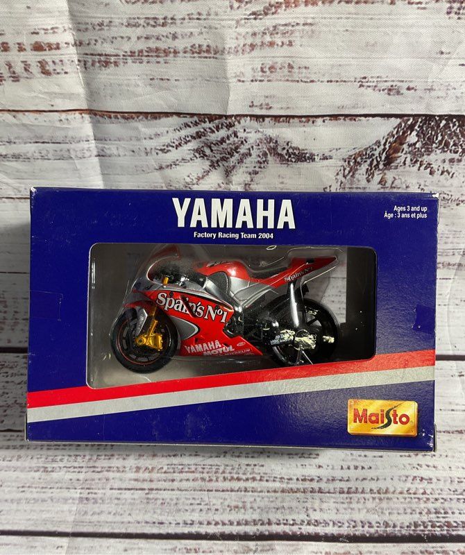 2004 Maisto Moto Gp 1:18 #7 Carlos Checa Spains No.1 Yamaha Yzr M1 New
