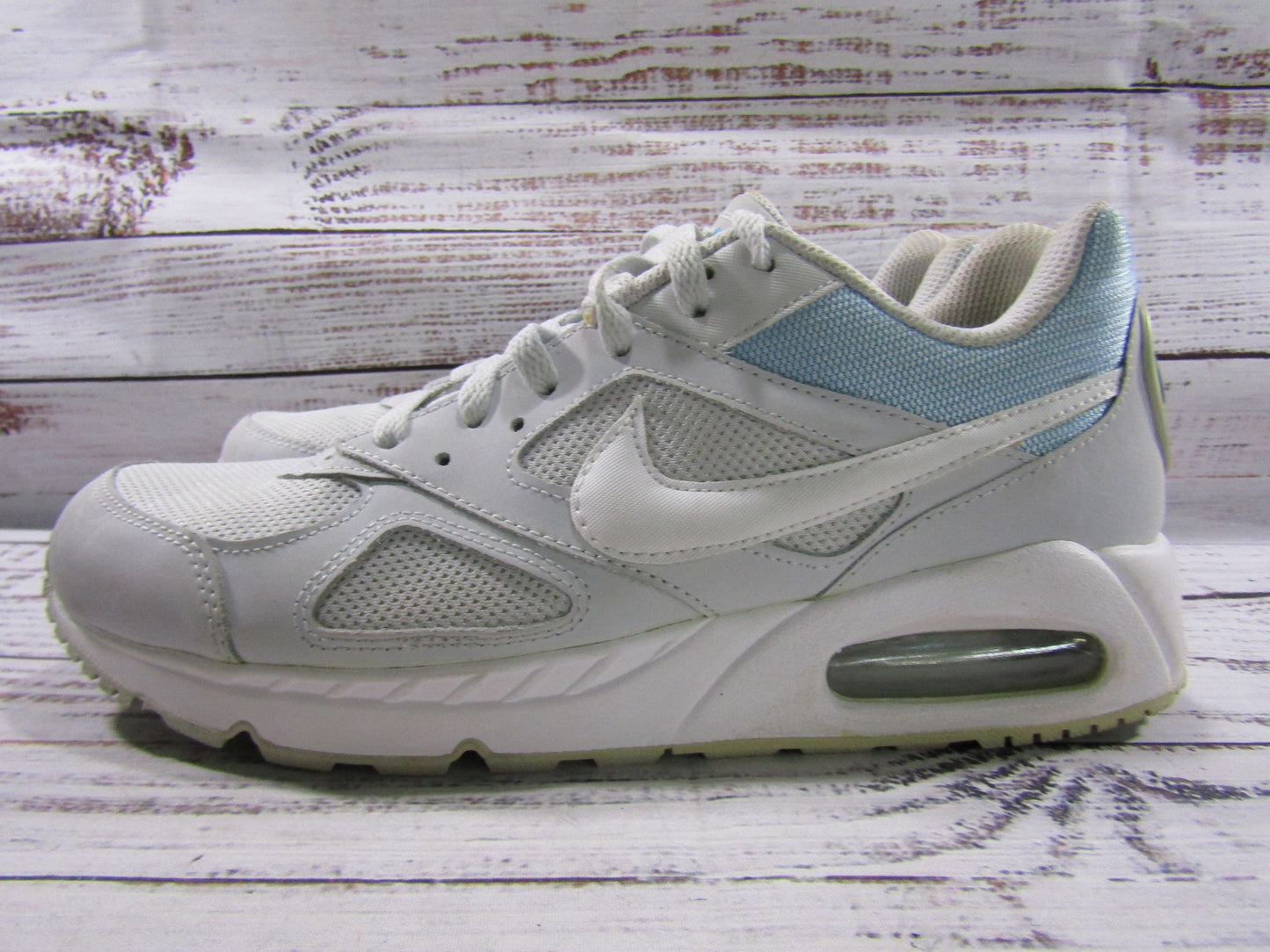 Nike Air Max IVO Pure Platinum Women's Low Top Sneakers Size 10 580519-014
