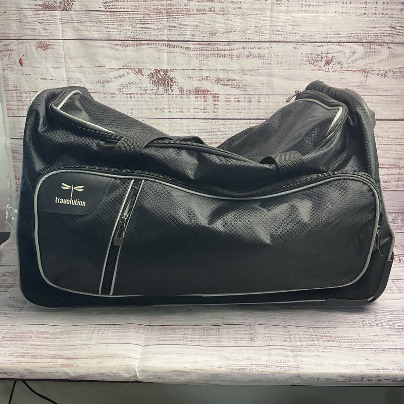 Travolution Black 22" Rolling Garment Bag Suitcase