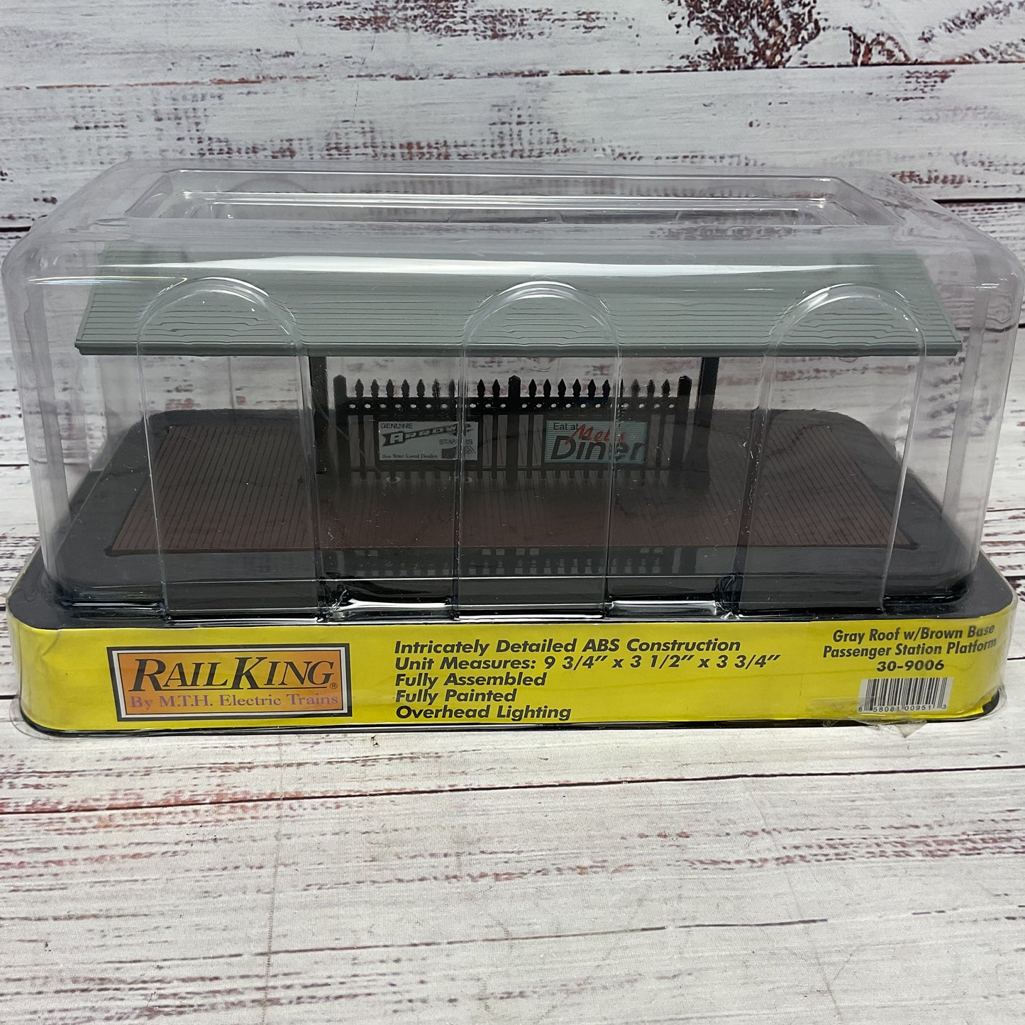 MTH Rail King Passenger Station Platform Gray Roof Brown Base Lights