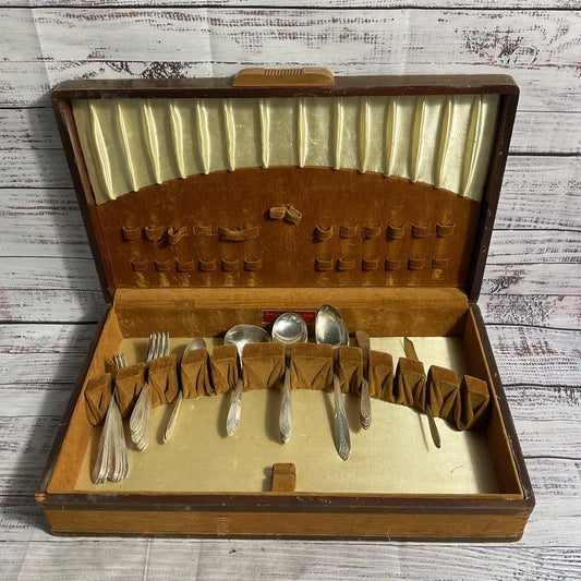 VTG National Silver Co 1930 Princess Royal 37 Pc Silver Plate Flatware Set+Case