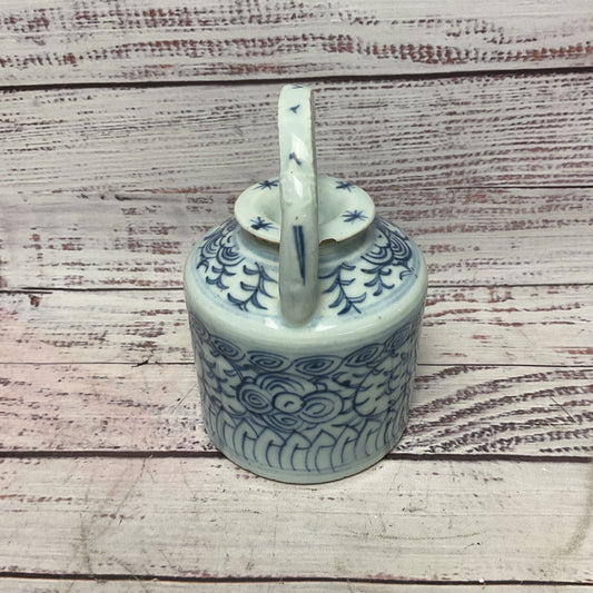 Chinese Blue White Lotus Flower Design Ceramic Porcelain Tea Pot 5"x3"x5.5"