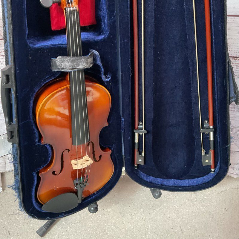 De Villlier VN343 Violin w/ 2 Bows & Accessories in Damaged Blue Case