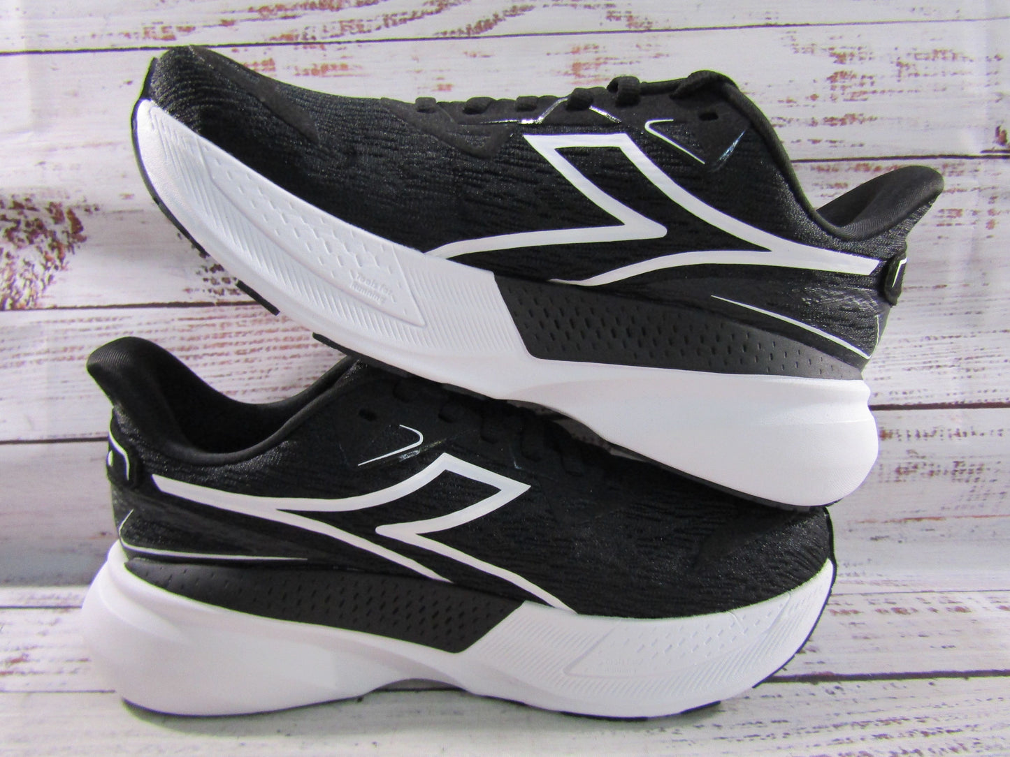 Diadora Nucleo 2 Women's Black & White Sneakers Size 7