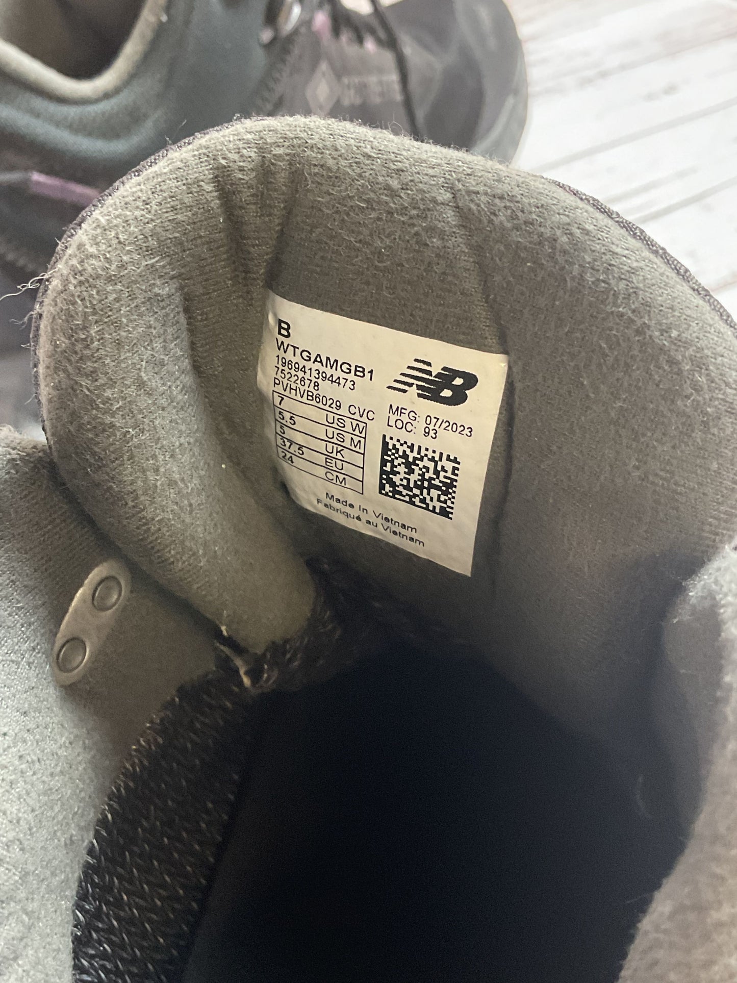 New Balance Gore Tex Black Athletic Sneakers Shoes Women 7.5