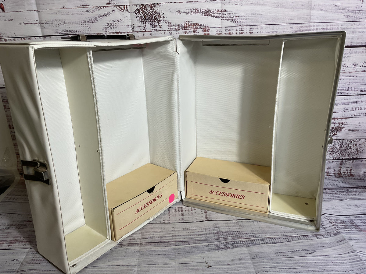 VTG. 1968 Mattel BARBIE Doll Trunk