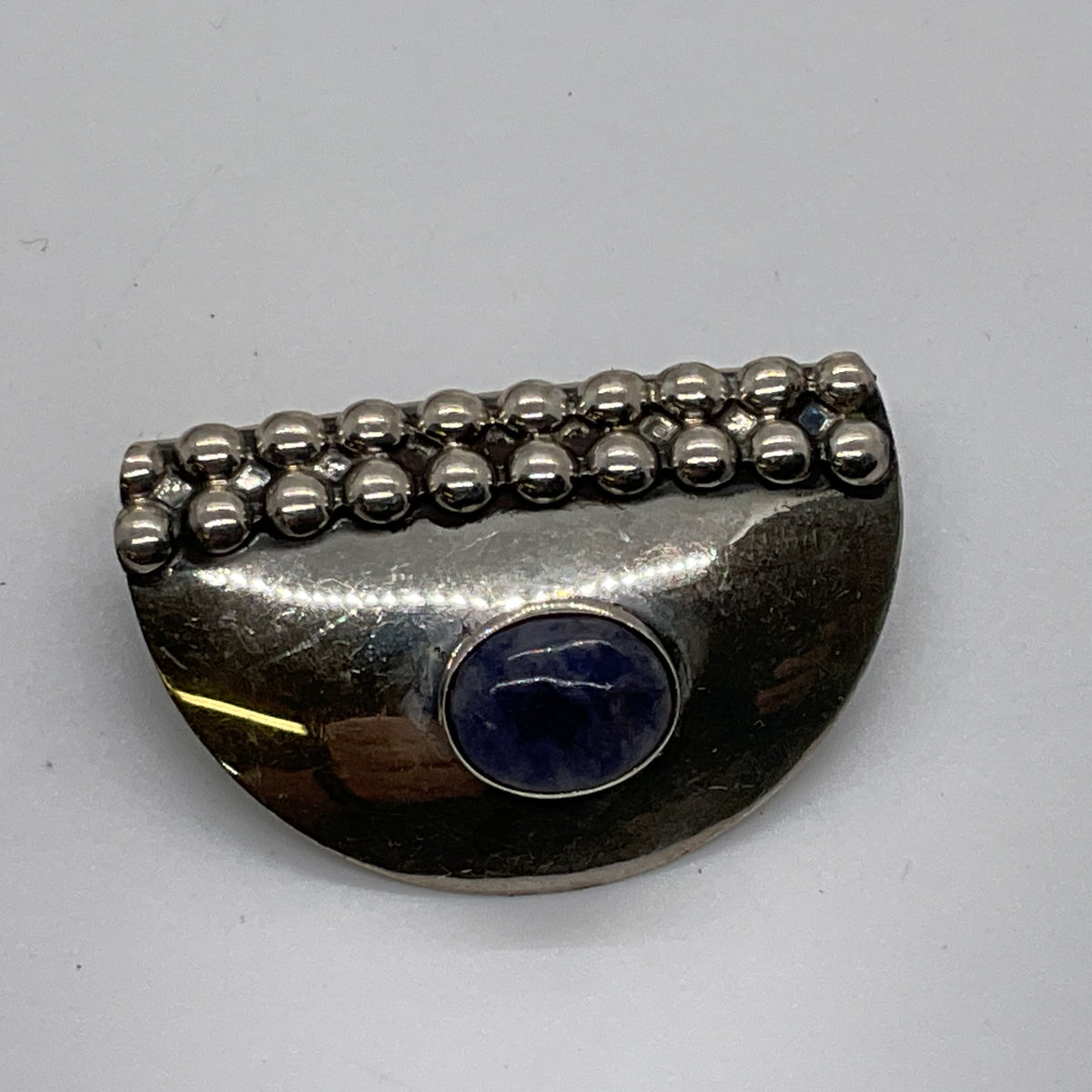 VTG. Sterling Silver Beaded Sodalite Cabochon 1.5" Brooch- 6.41g